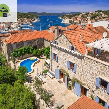 Villa Vicina Heritage Villa For 9,Milna - Close To Restaurants And Shops Extérieur photo