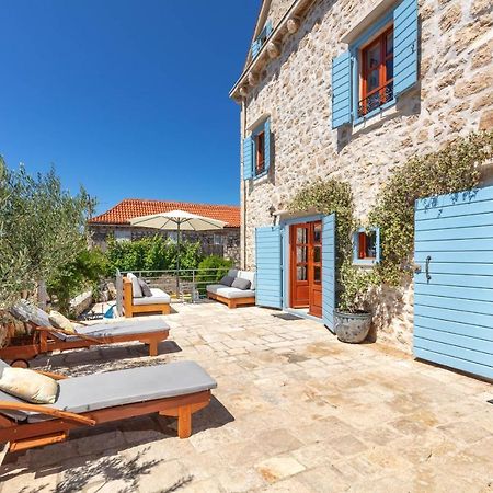Villa Vicina Heritage Villa For 9,Milna - Close To Restaurants And Shops Extérieur photo