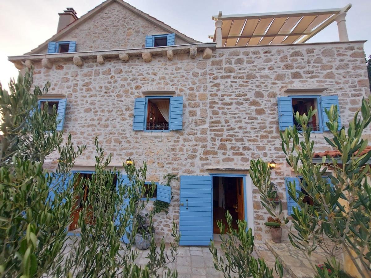 Villa Vicina Heritage Villa For 9,Milna - Close To Restaurants And Shops Extérieur photo