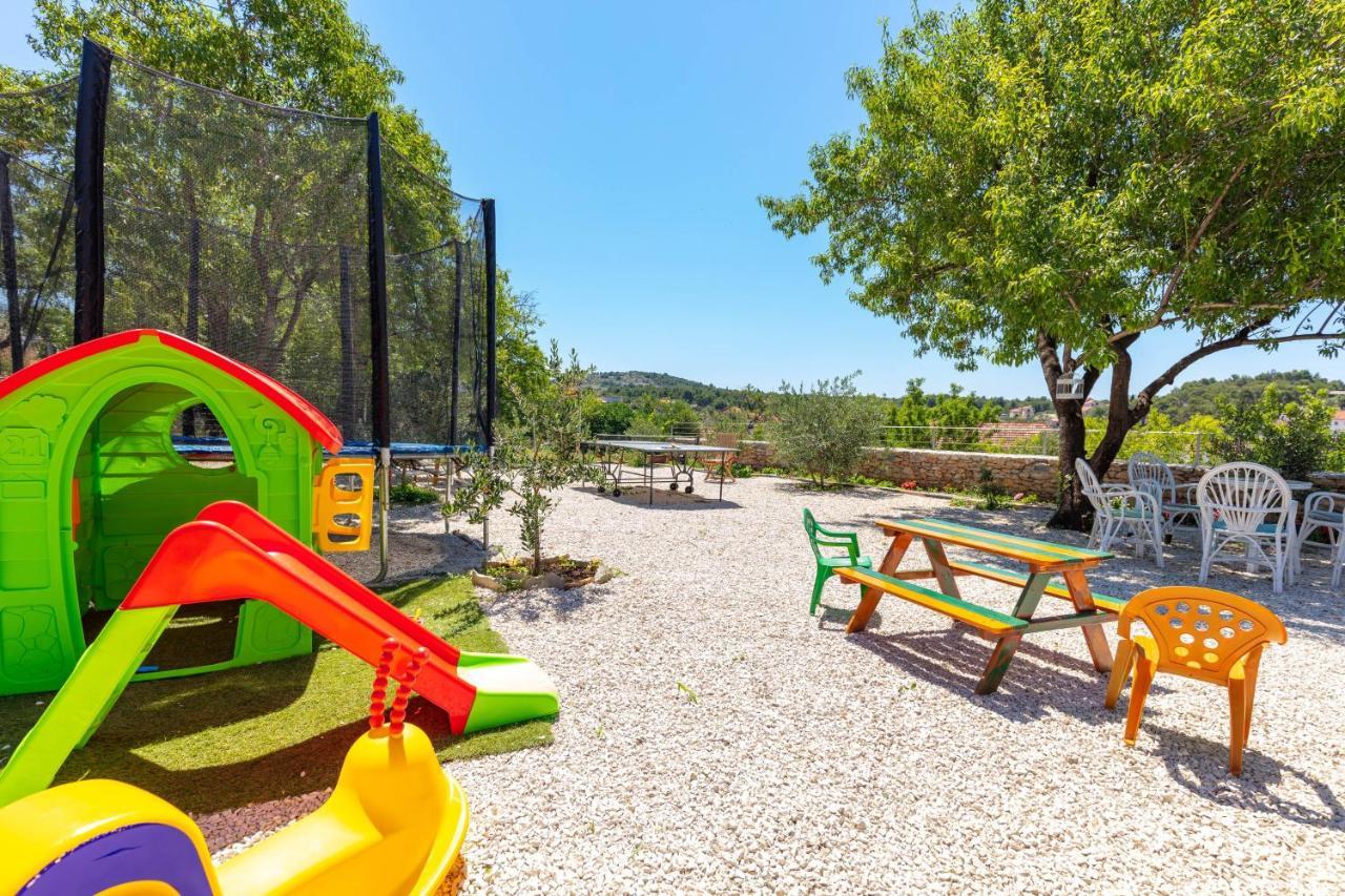 Villa Vicina Heritage Villa For 9,Milna - Close To Restaurants And Shops Extérieur photo