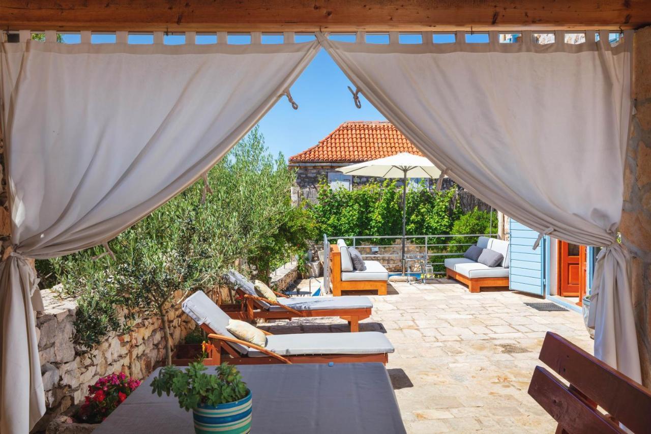 Villa Vicina Heritage Villa For 9,Milna - Close To Restaurants And Shops Extérieur photo