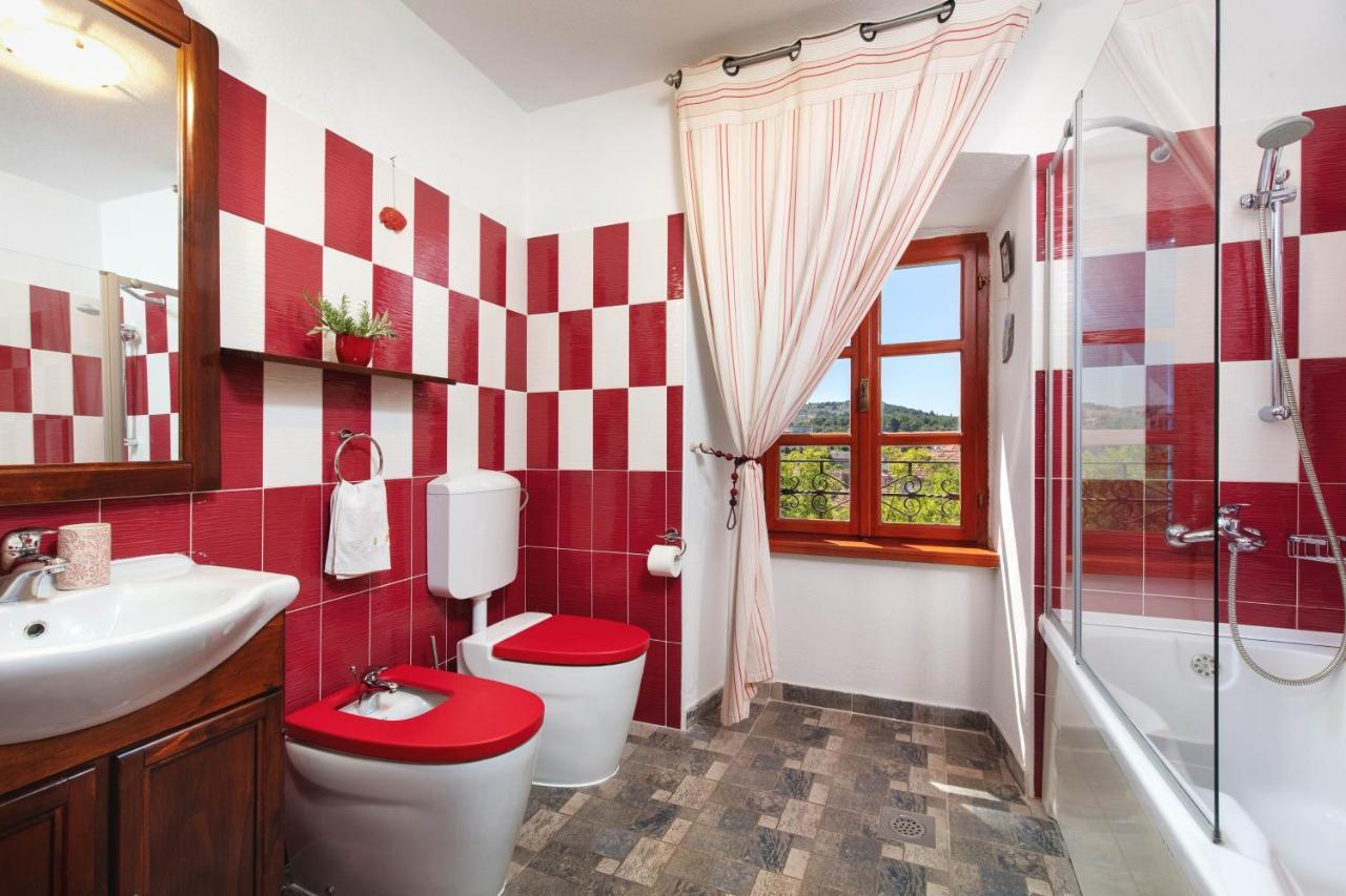 Villa Vicina Heritage Villa For 9,Milna - Close To Restaurants And Shops Extérieur photo