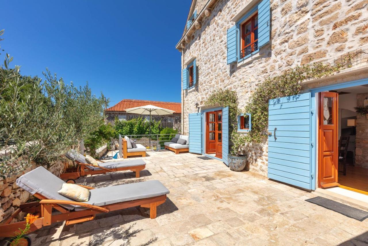 Villa Vicina Heritage Villa For 9,Milna - Close To Restaurants And Shops Extérieur photo