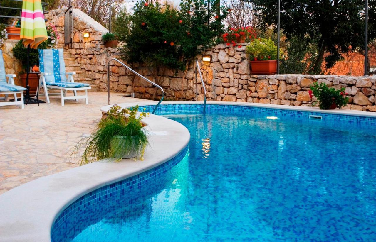Villa Vicina Heritage Villa For 9,Milna - Close To Restaurants And Shops Extérieur photo
