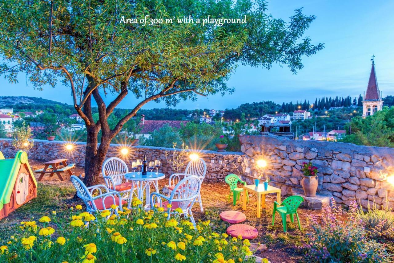 Villa Vicina Heritage Villa For 9,Milna - Close To Restaurants And Shops Extérieur photo