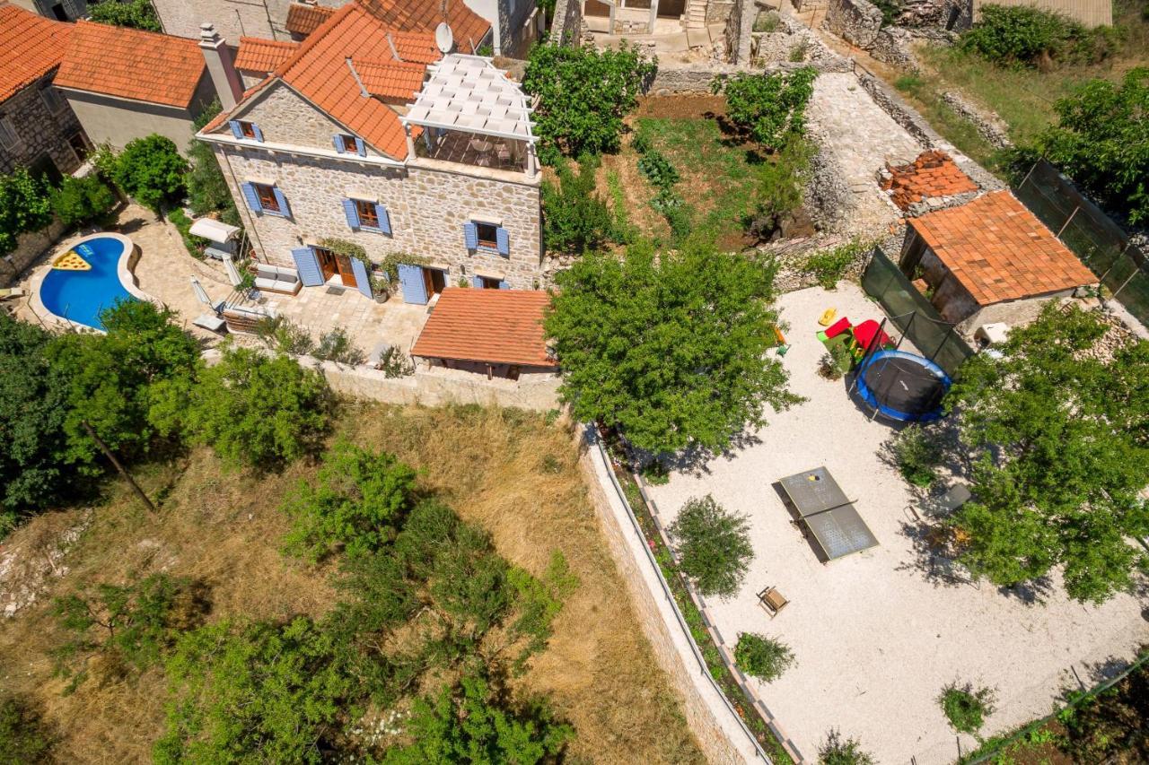 Villa Vicina Heritage Villa For 9,Milna - Close To Restaurants And Shops Extérieur photo