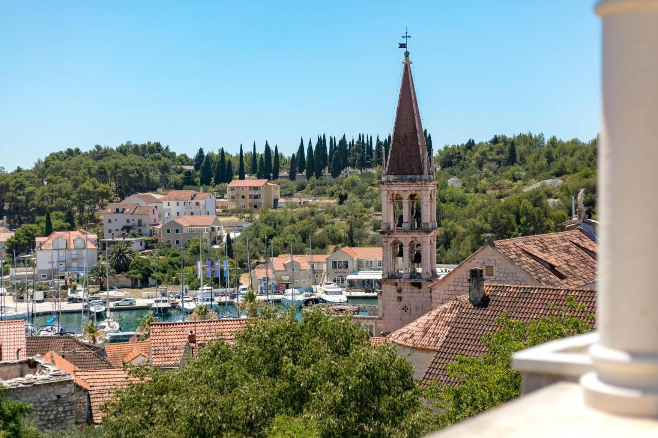 Villa Vicina Heritage Villa For 9,Milna - Close To Restaurants And Shops Extérieur photo