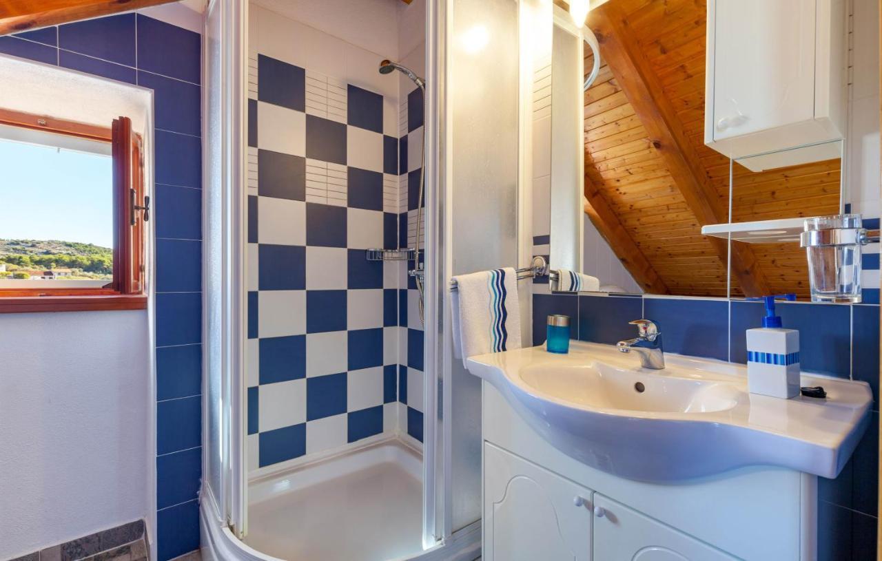 Villa Vicina Heritage Villa For 9,Milna - Close To Restaurants And Shops Extérieur photo