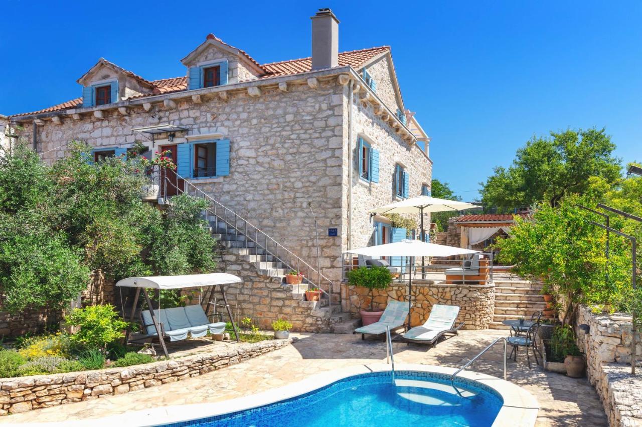Villa Vicina Heritage Villa For 9,Milna - Close To Restaurants And Shops Extérieur photo